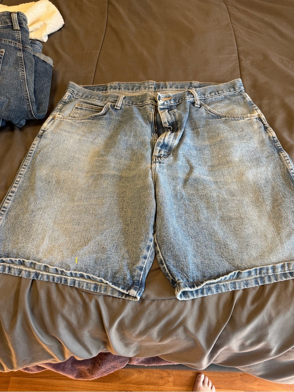 Wrangler Men's Light Blue Denim Jean Shorts Please see photos and description!